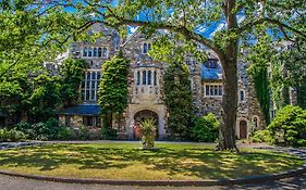 The Castle At Skylands Manor